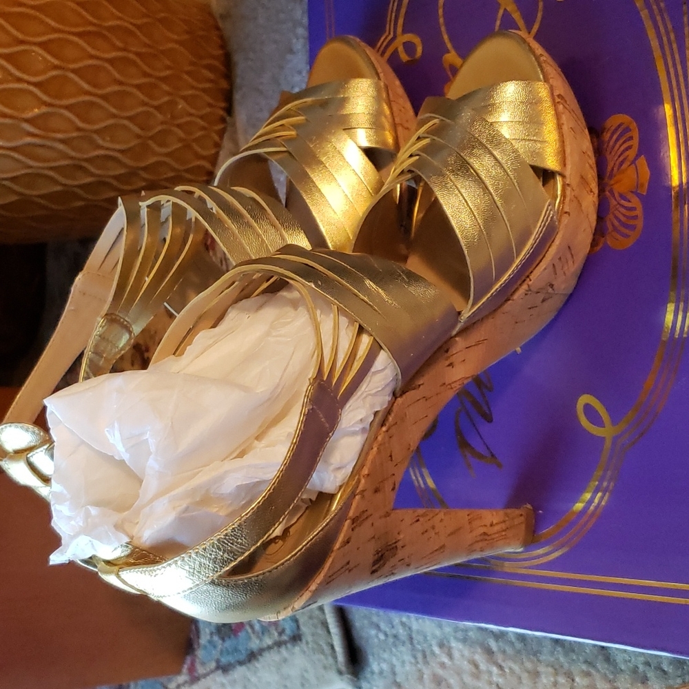 Lux Platforms - Picture 2 of 8